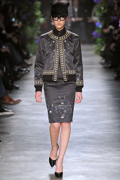 Look 7